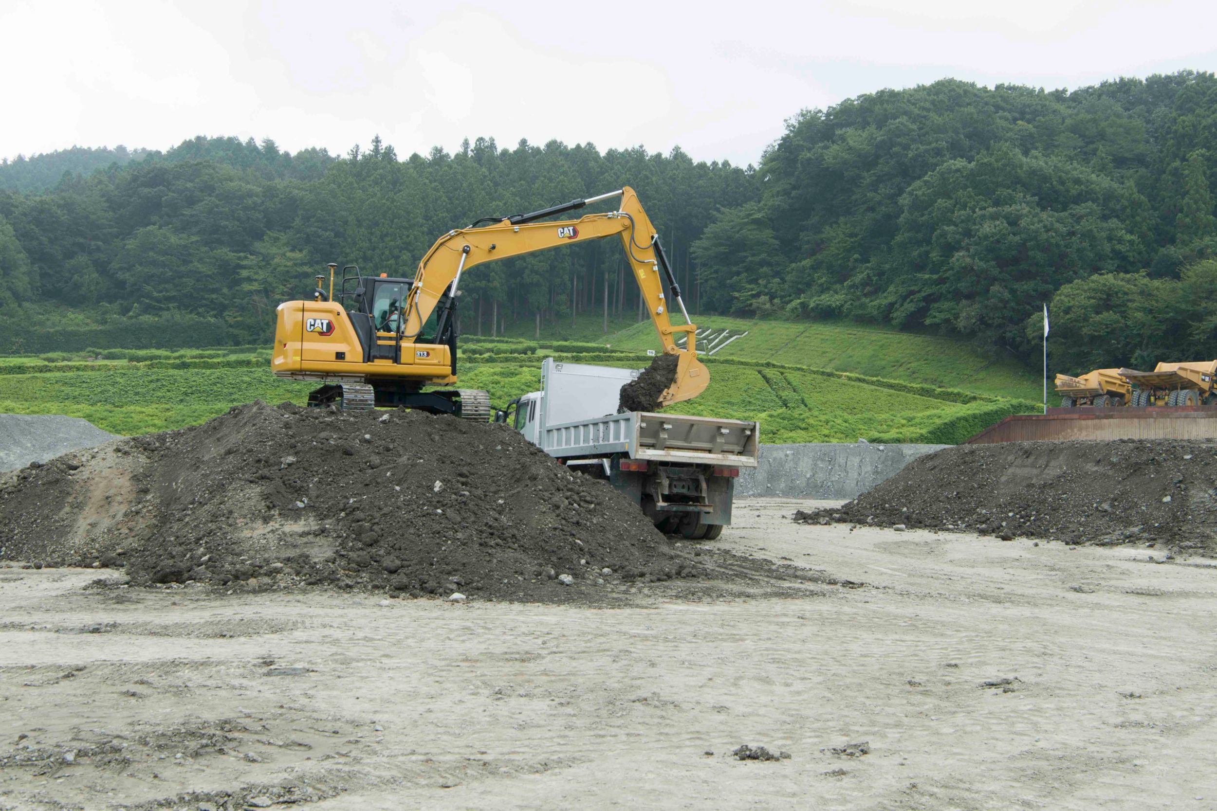 313によるトラック積込み