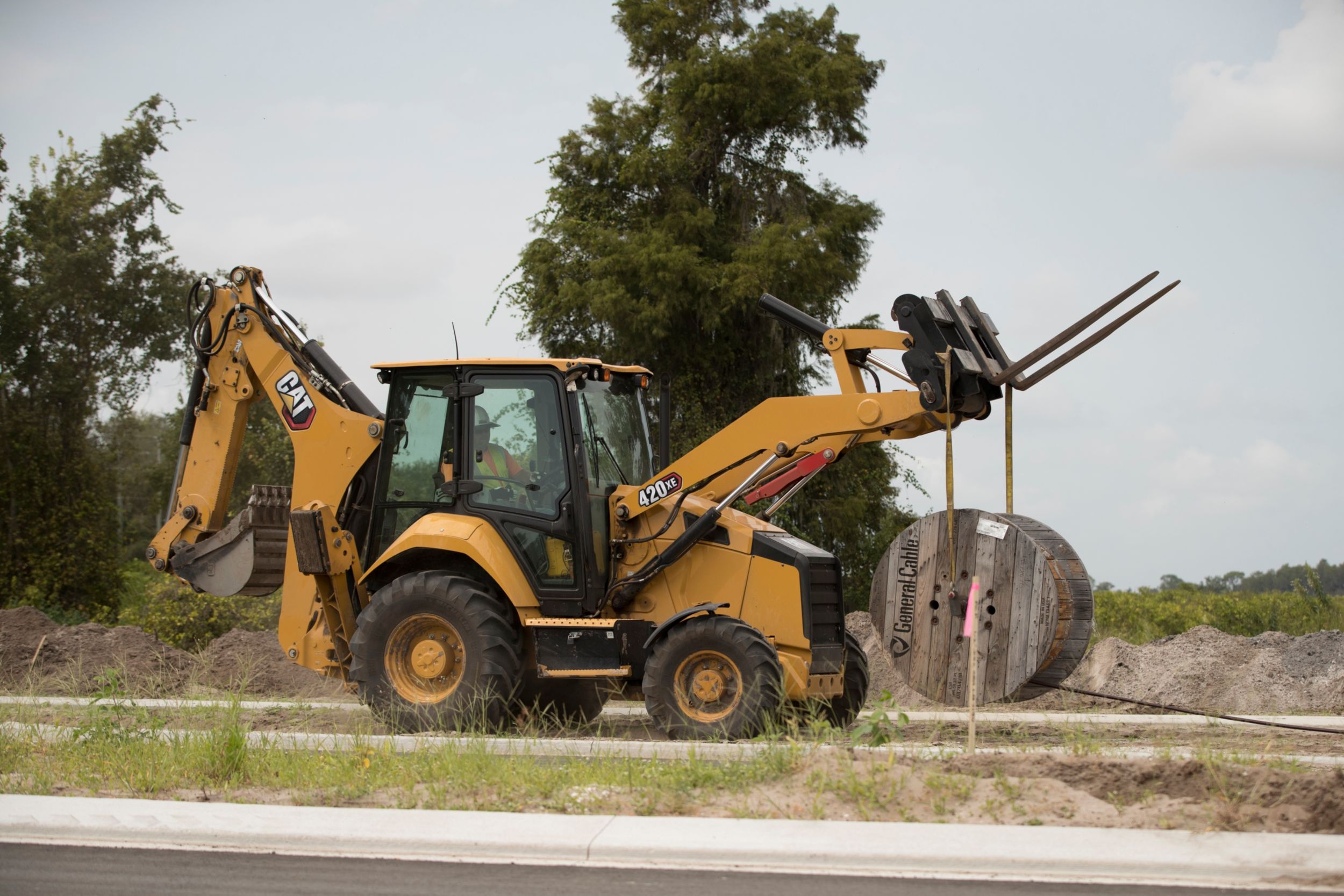 Center-Pivot Backhoe Loaders 420 XE