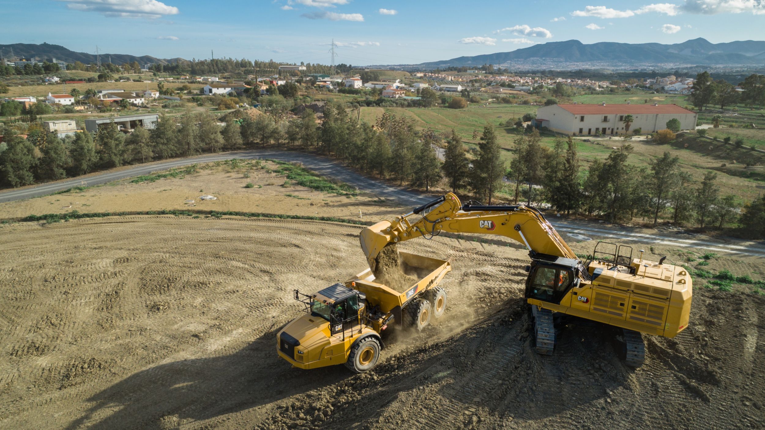 The Cat 374 hydraulic excavator makes moving material quick and easy.