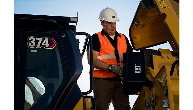 Cat® 374 Hydraulic Excavator - Easy and Economical Maintenance