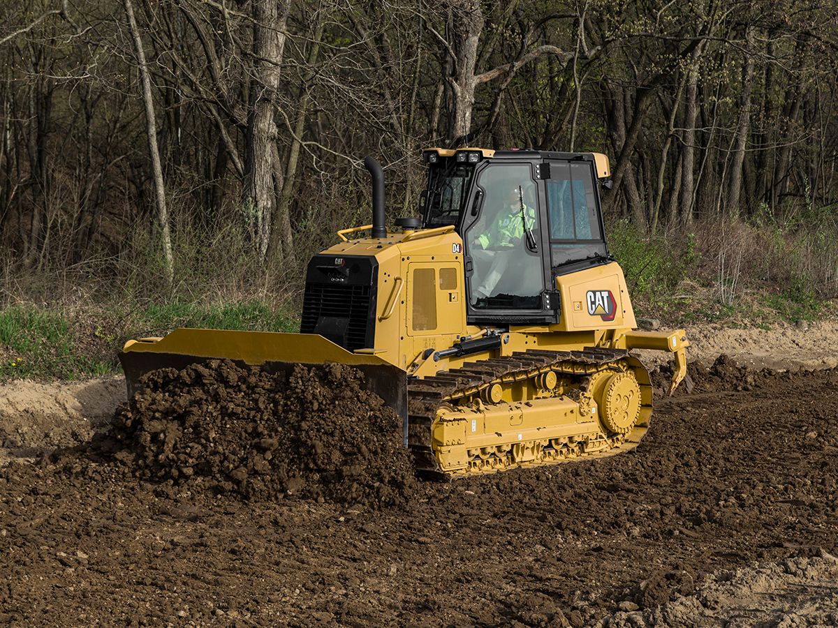 L'équilibre du train de roulement du Tracteur D4 est idéal pour les travaux de nivellement