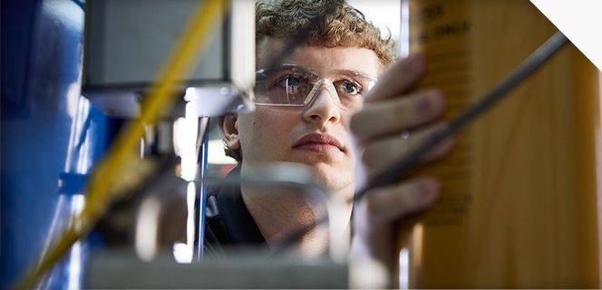 Technician Using a Cat filter