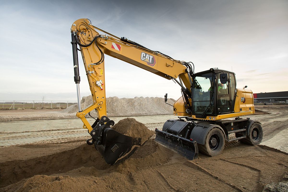 Dig efficiently with the M318 Wheeled Excavator