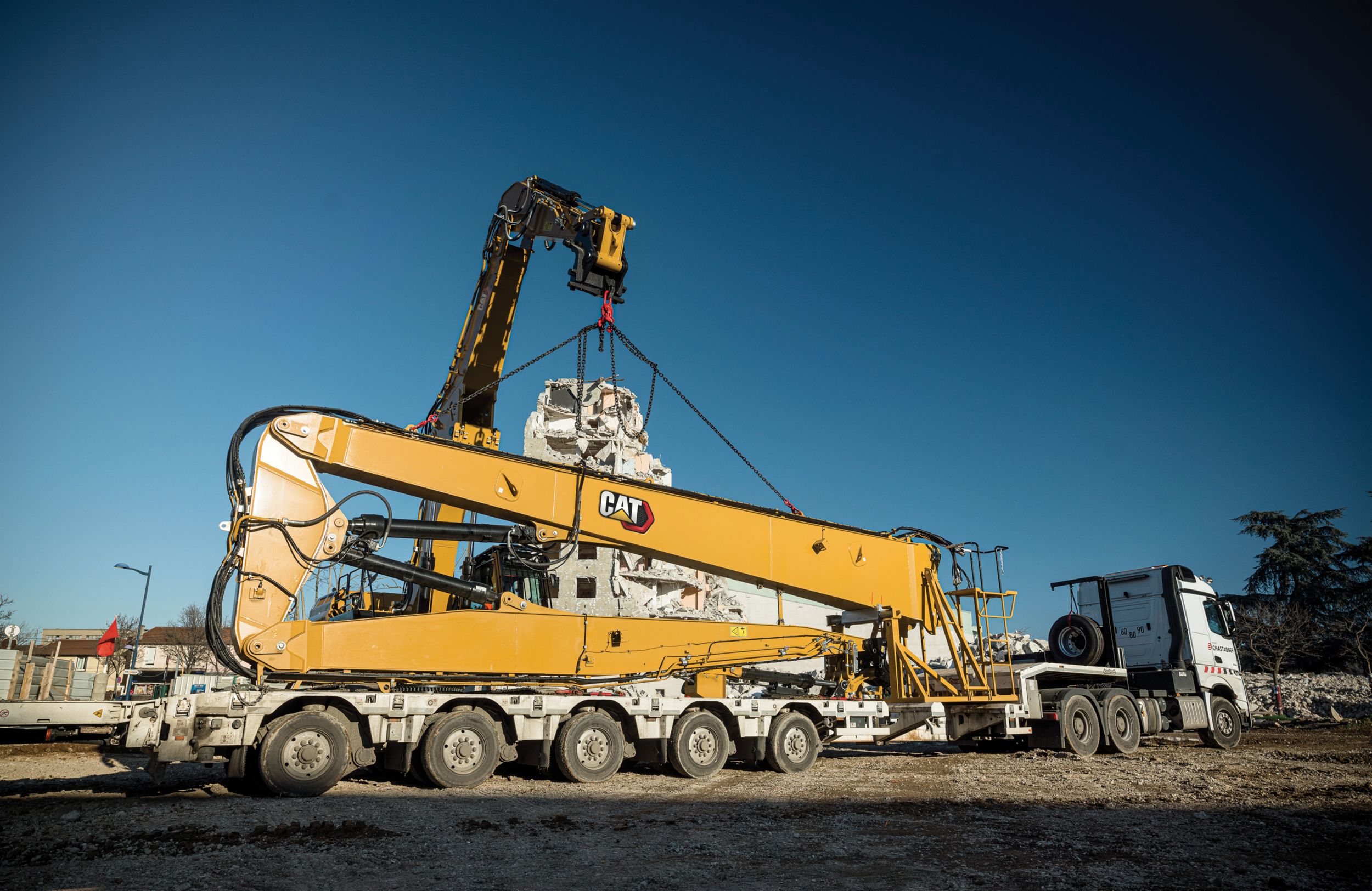 352 UHD Ultra High Demolition Hydraulic Excavator