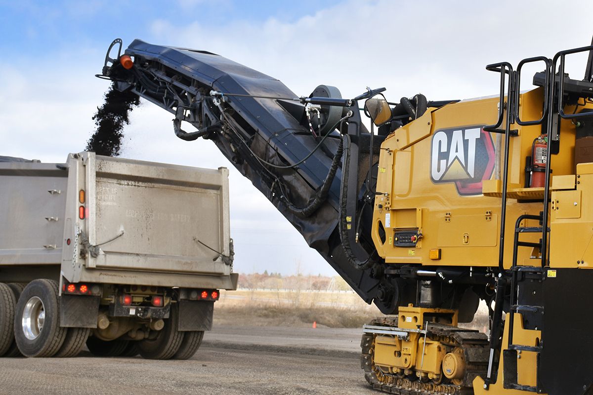 Cat PM822 cold planer