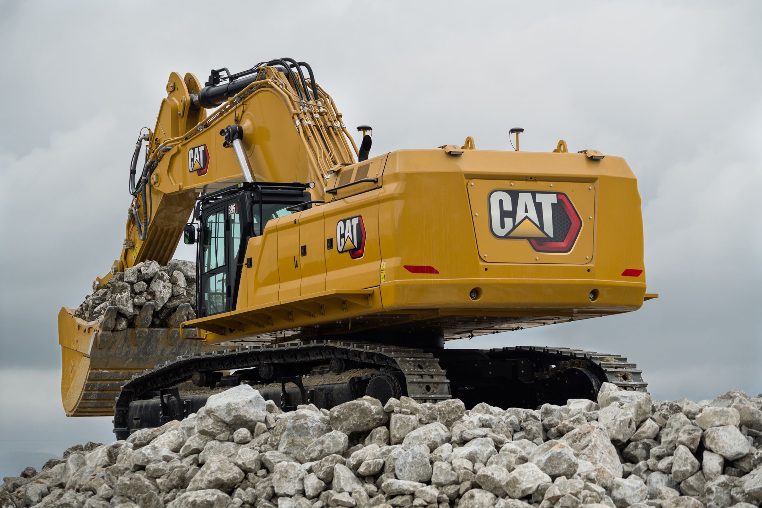 Экскаватор Cat® 395 нового поколения для повышения производительности и  надежности при снижении объема затрат на техобслуживание | Cat | Caterpillar