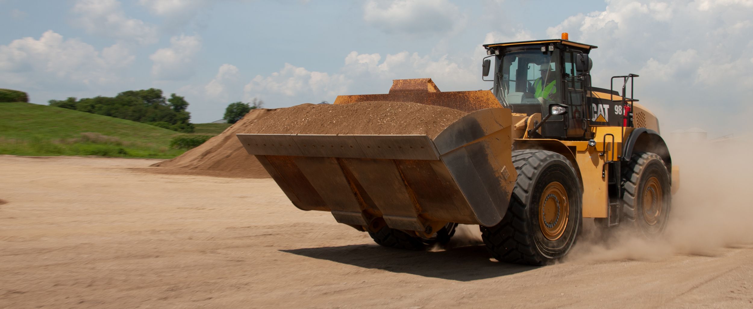 El 950GC une un gran desempeño con bajos costos de propiedad y operación para que la máquina sea excelente para tu negocio.