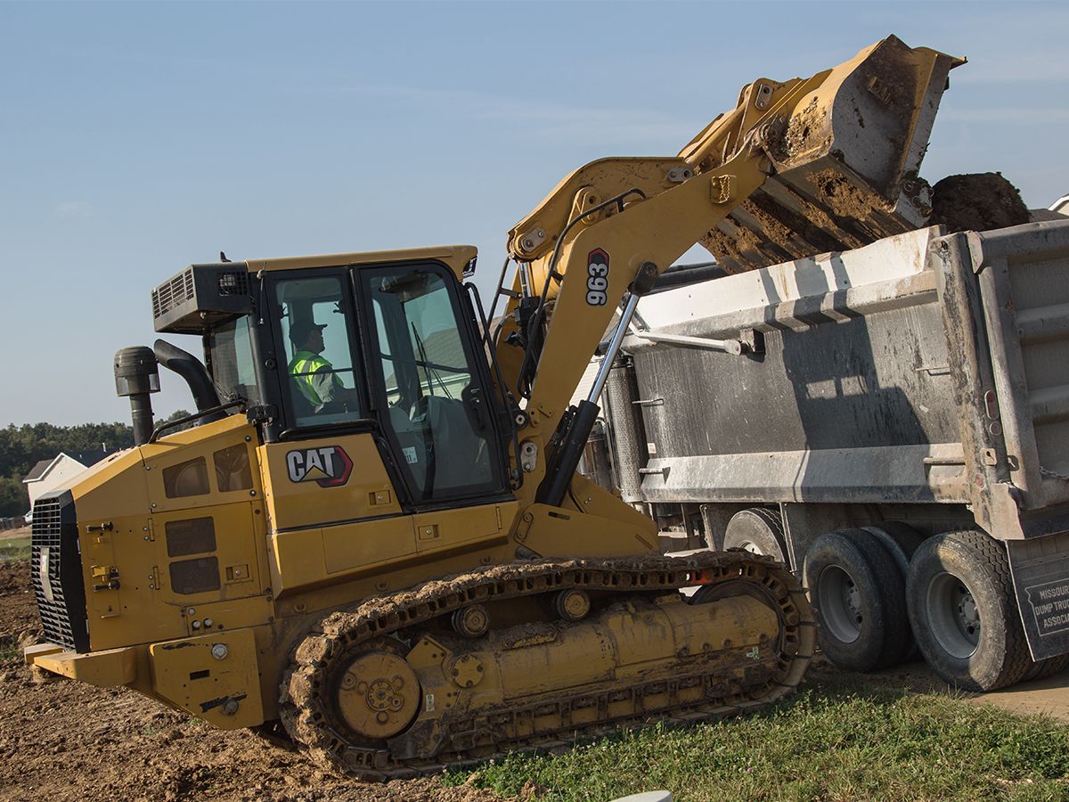 The Cat 963 crawler loader has the reach for loading trucks