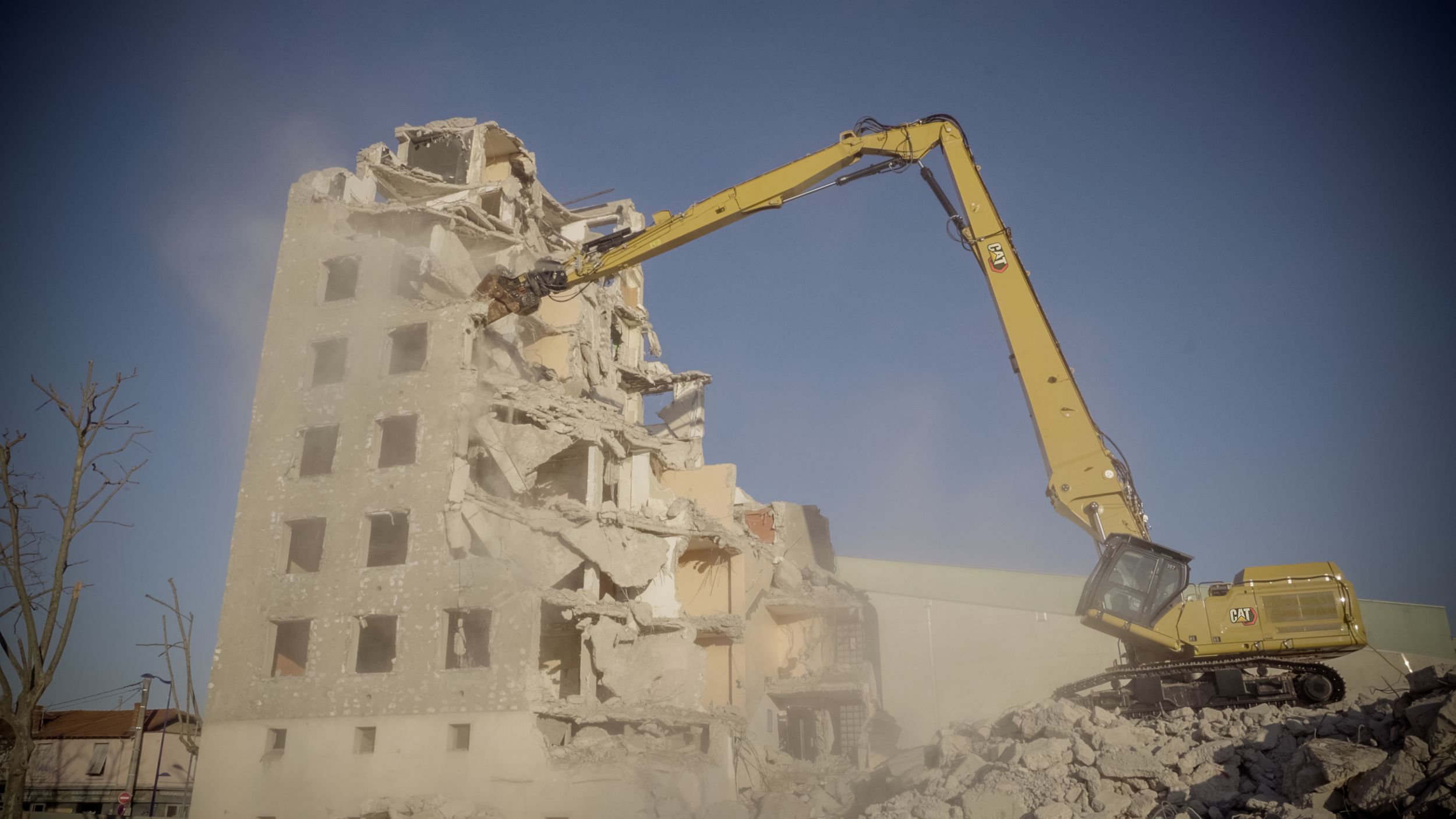 352 UHD Ultra High Demolition Hydraulic Excavator