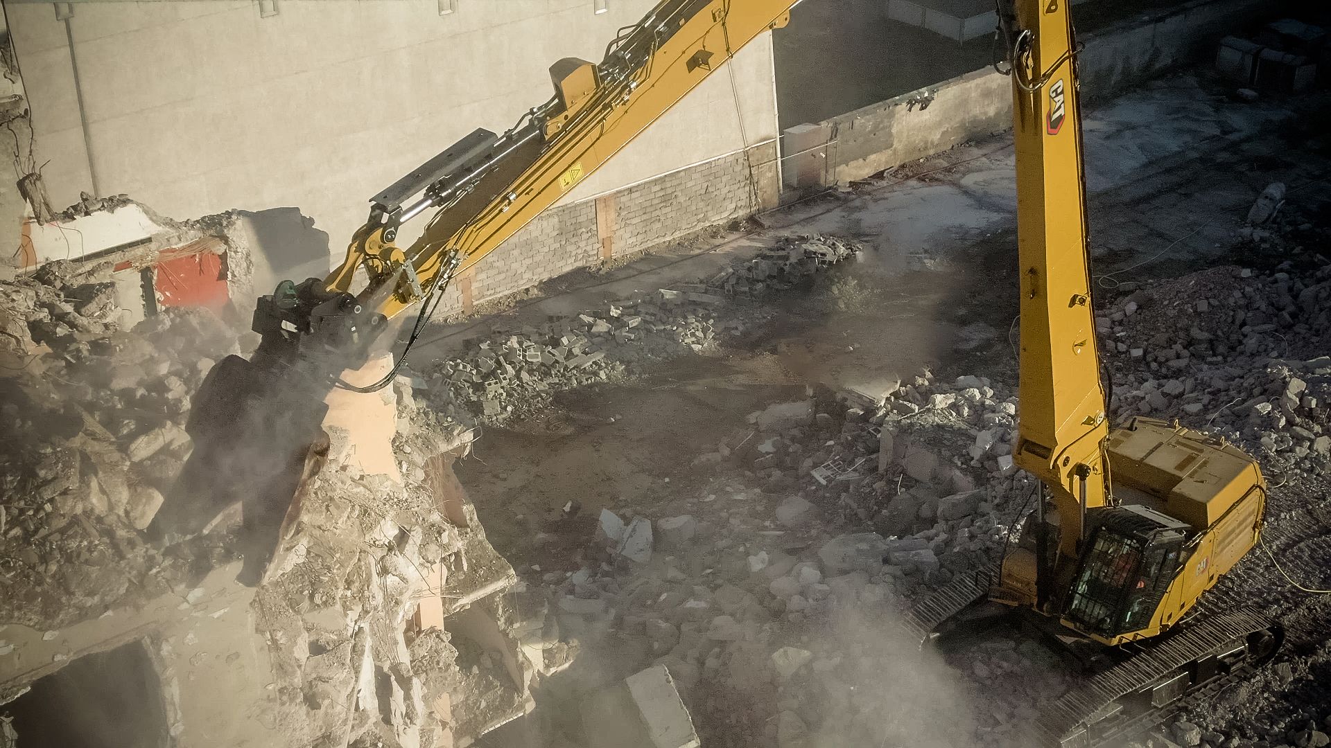 352 UHD Ultra High Demolition Hydraulic Excavator
