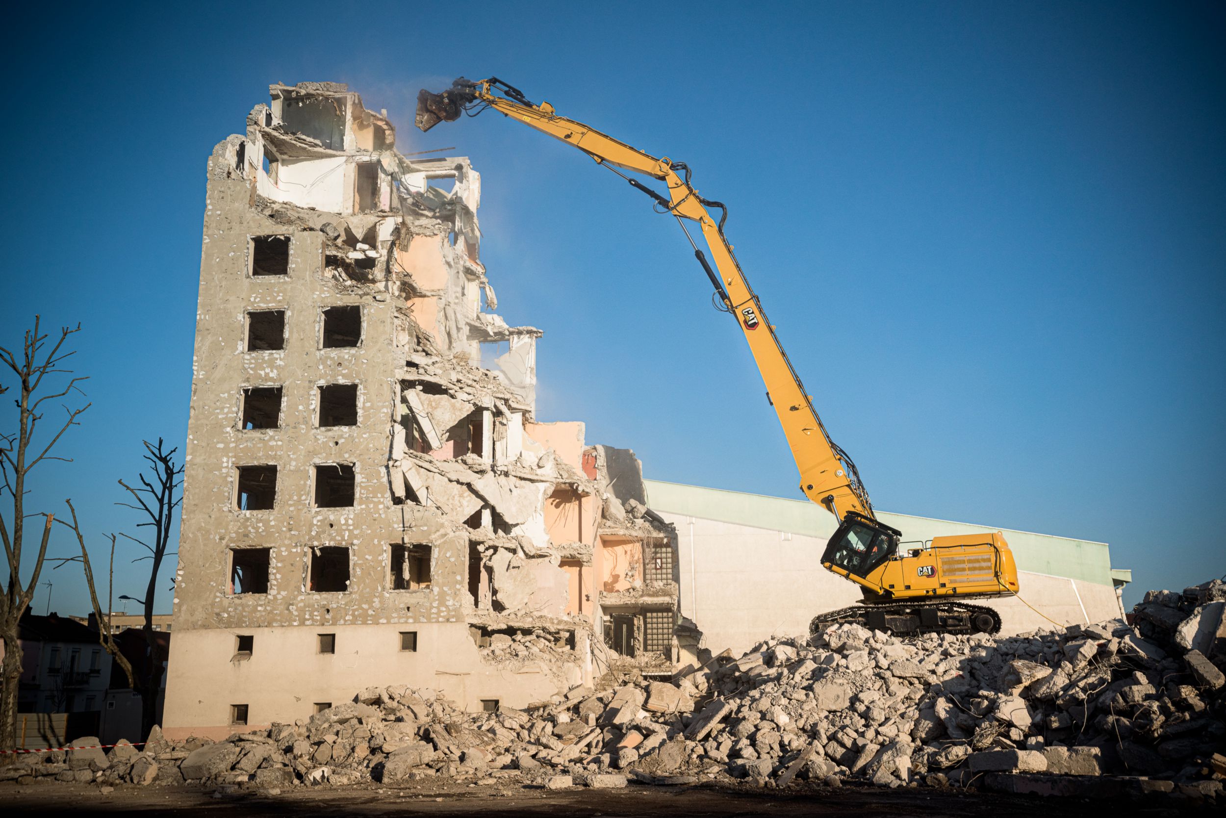 352 UHD Ultra High Demolition Hydraulic Excavator