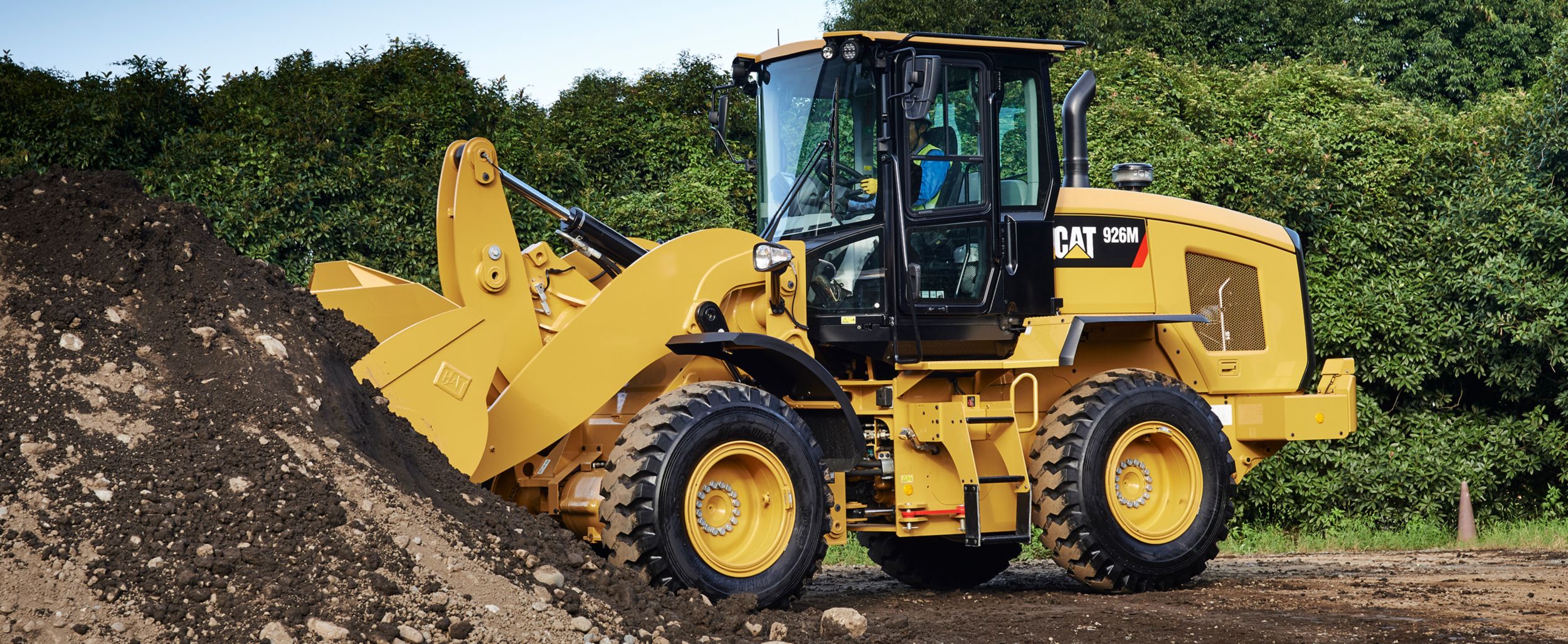 The Cat 938M is setting standards for productivity, fuel efficiency and operator comfort. 