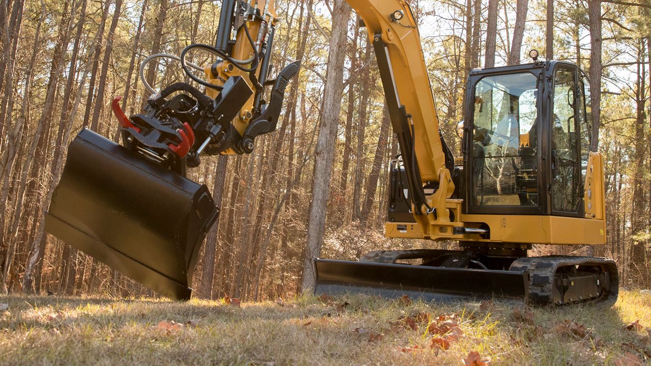 The Cat Tilt Rotate System (TRS) is a fully integrated solution that transforms your Cat mini excavator into an all-around do-it-all machine.