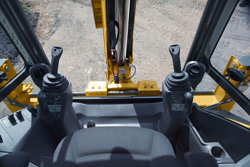 HOE PILOT CONTROLS