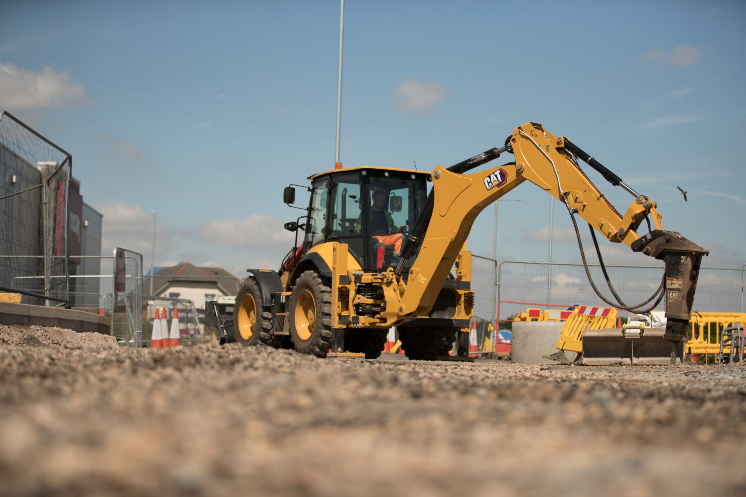 UN VASTE CHOIX D'ÉQUIPEMENTS CAT PERMET DE FAIRE FACE À LA PLUPART DES TRAVAUX.