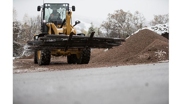 Cat® 914 Compact Wheel Loader