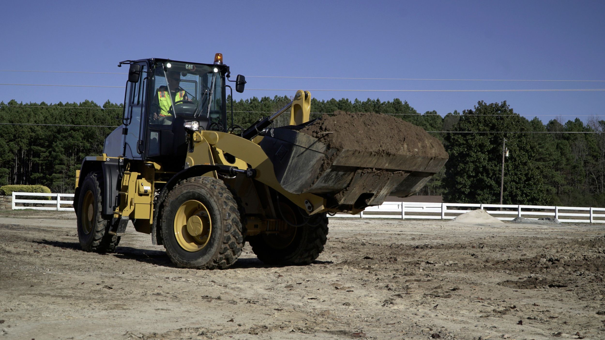 Cat® 910 Compact Wheel Loader