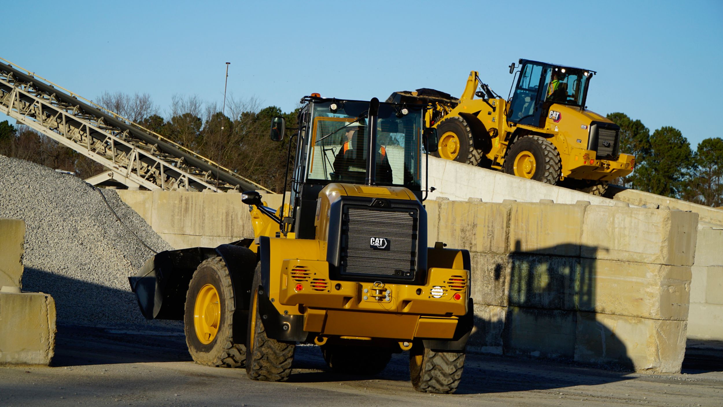 914 and 920 Compact Wheel Loader in aggregate