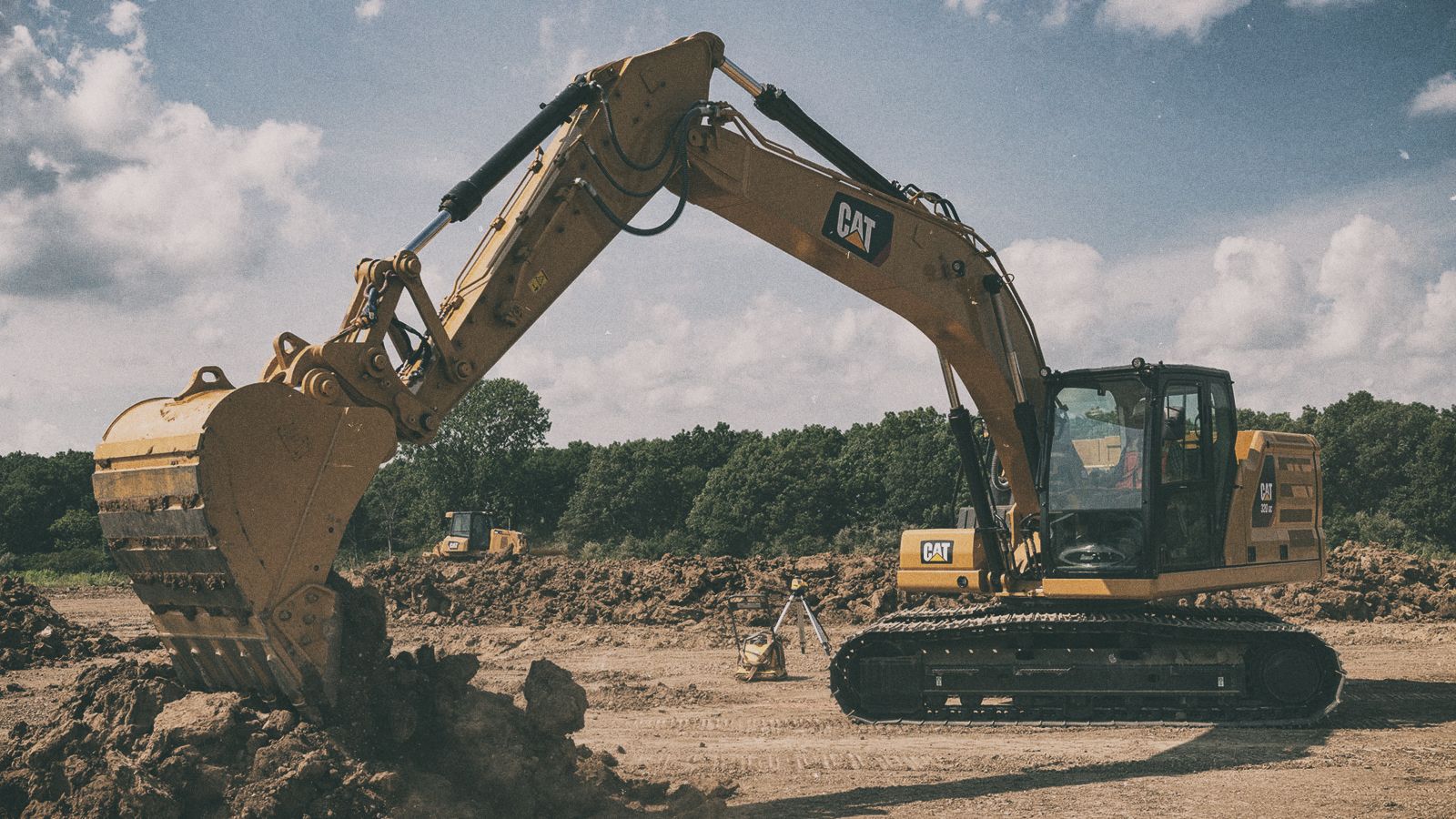 320 GC Excavator picking up dirt on jobsite