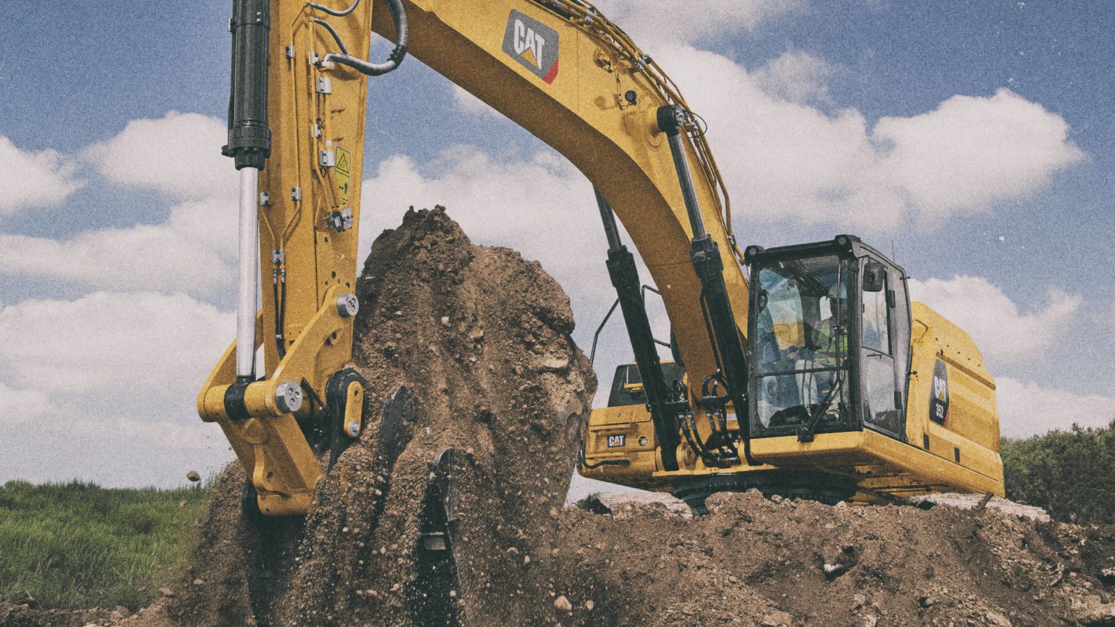 352 Excavator picking up dirt on jobsite