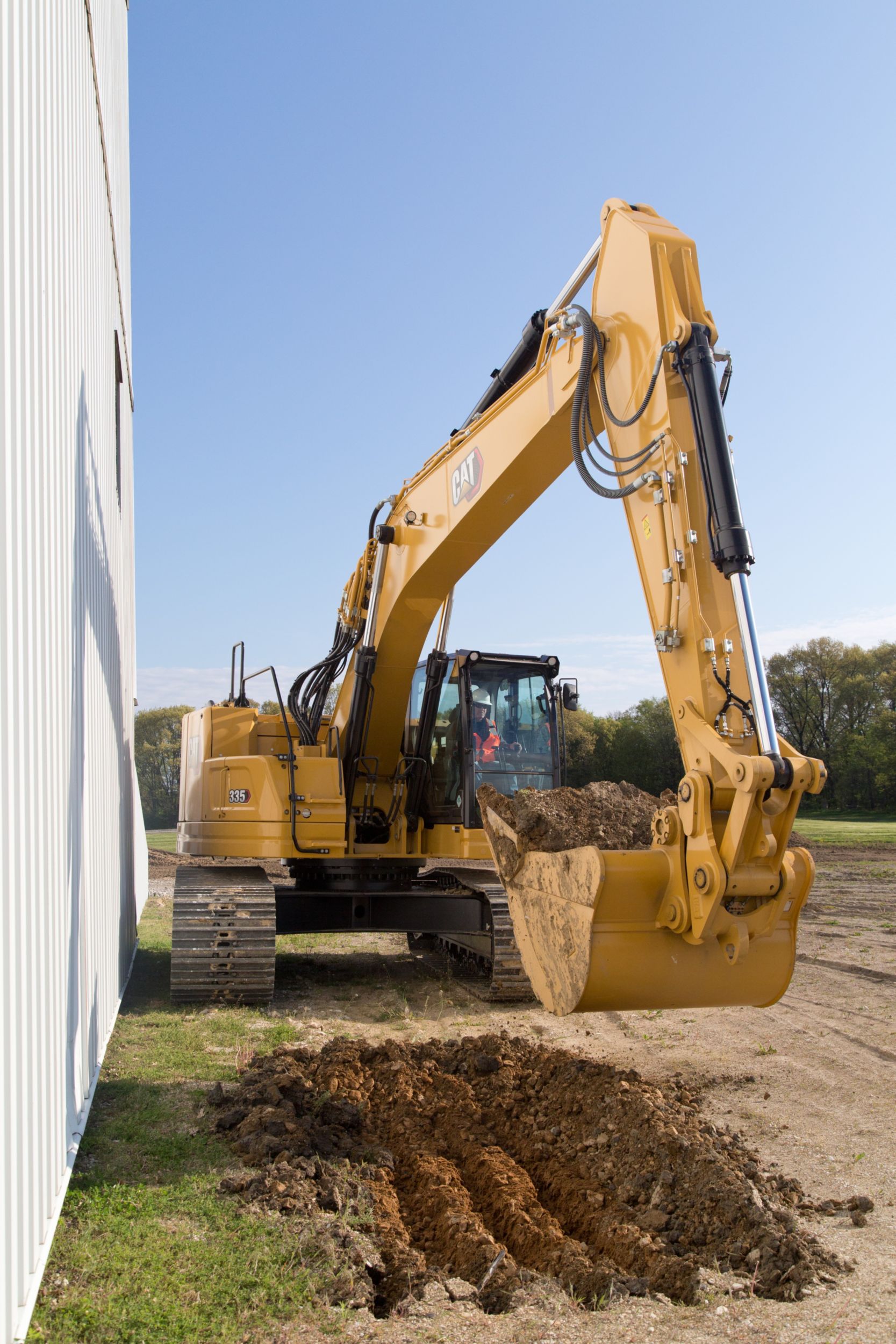 New Cat 335 Medium Excavator | Finning UK