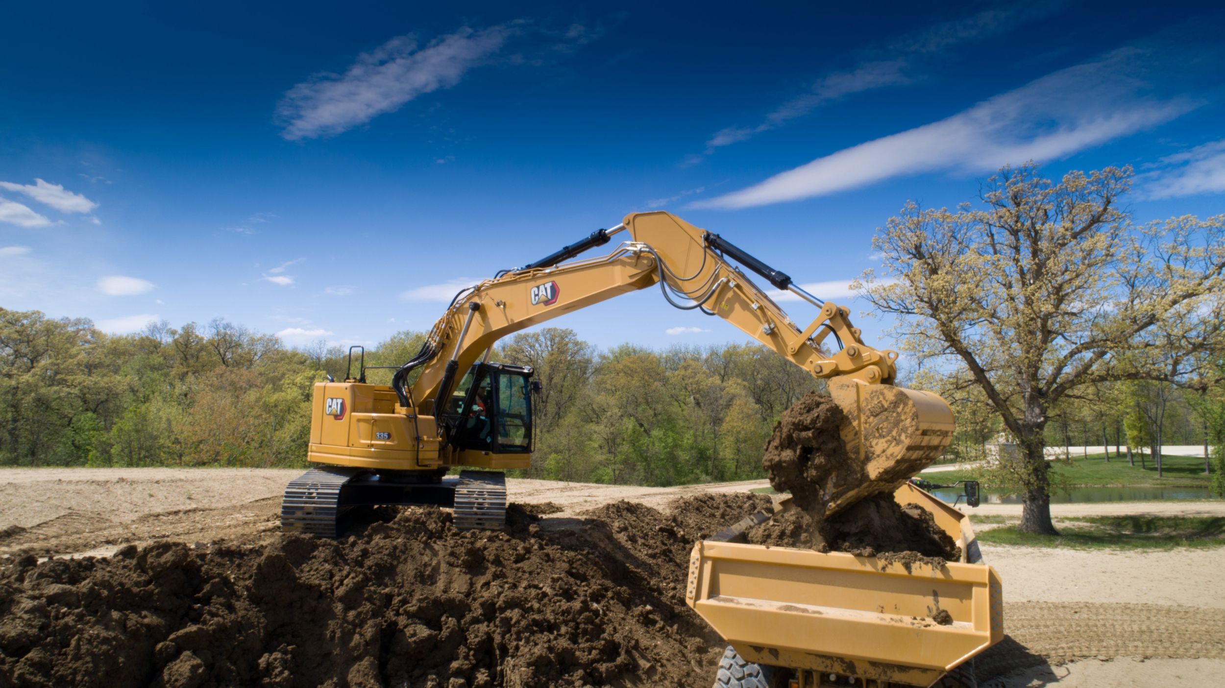 High performance truck loading with a 335 excavator>