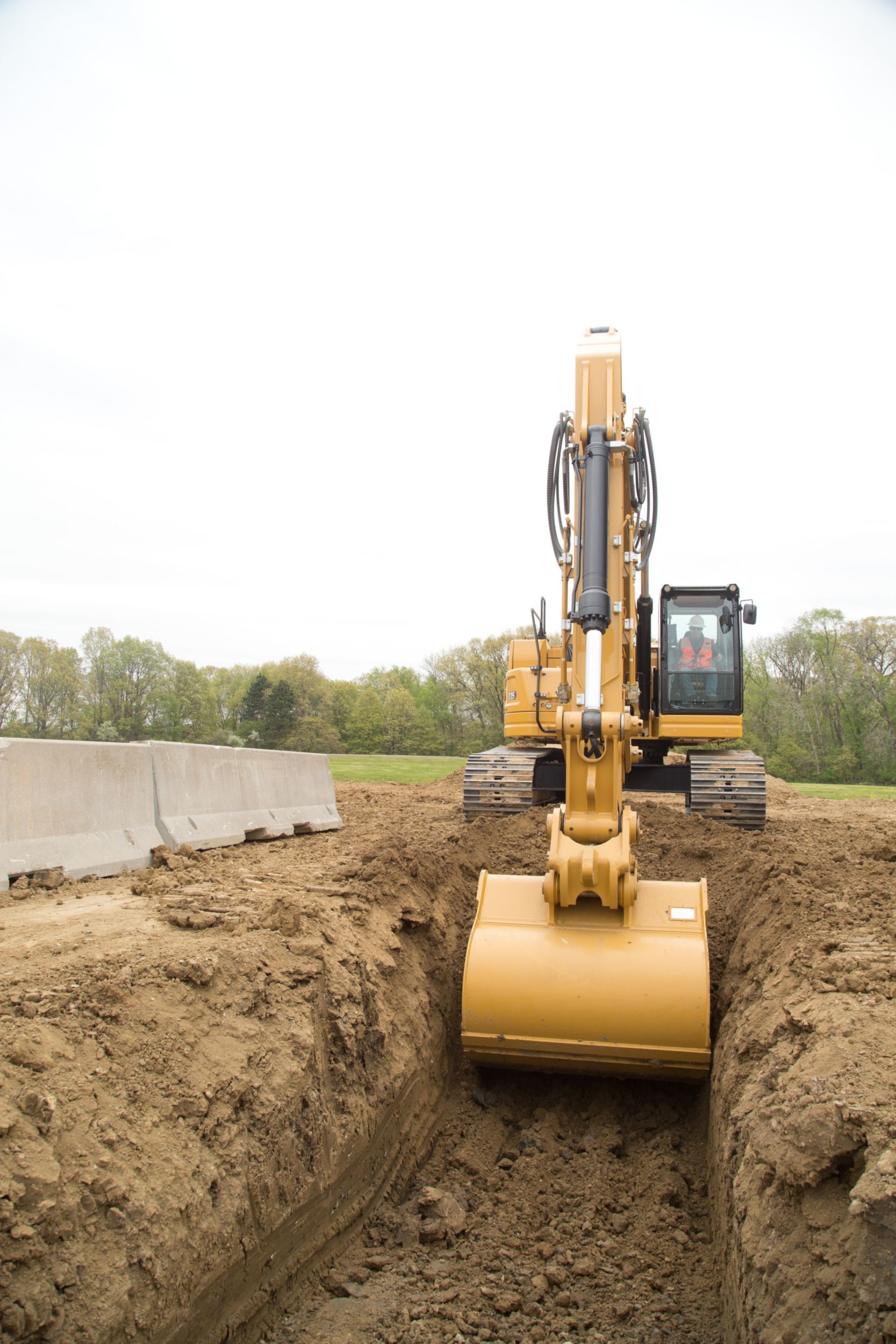 New Cat 335 Medium Excavator | Finning UK