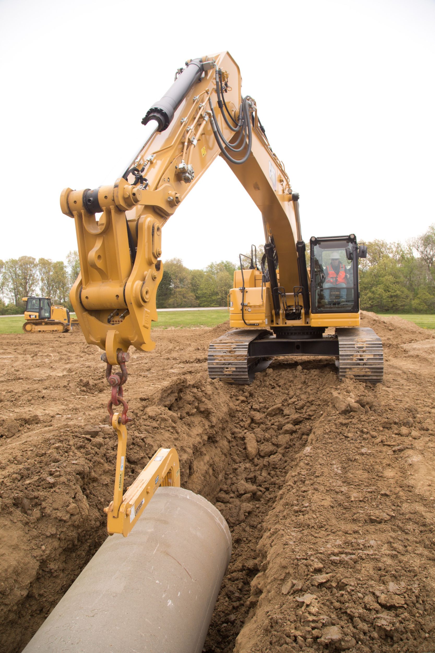 335 laying pipe in newly dug trench>