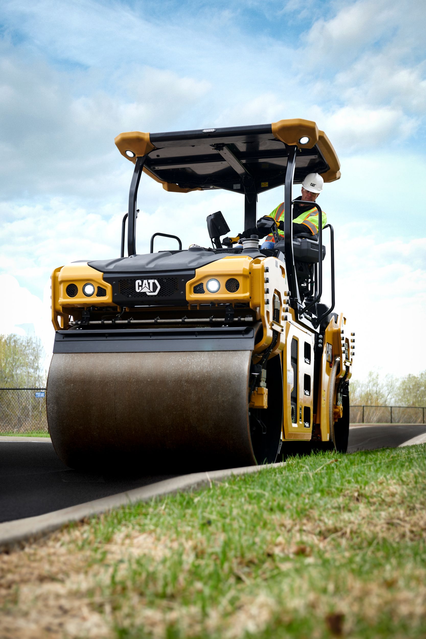 Caterpillar updates mid-sized asphalt compactors | Cat | Caterpillar