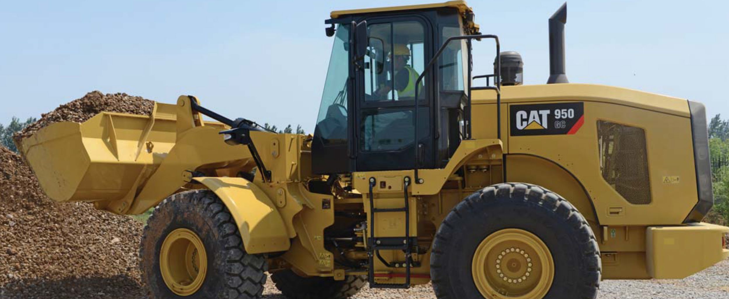 Cat® wheel loaders set the standard for material handilng and loading jobs.