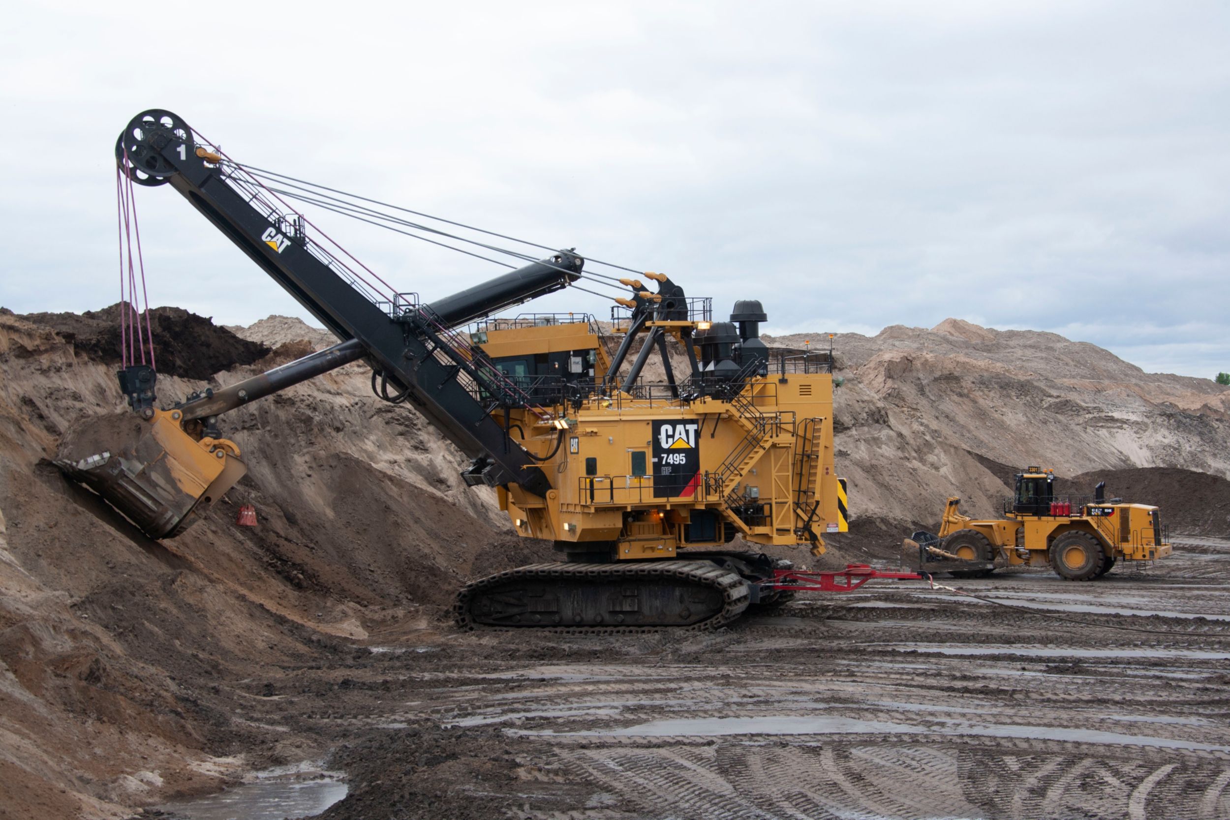 7495 HF Electric Rope Shovel with HydraCrowd