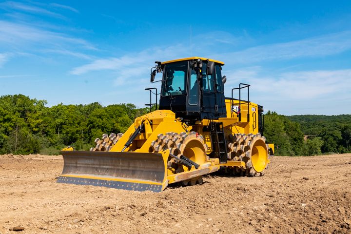 Cat 815