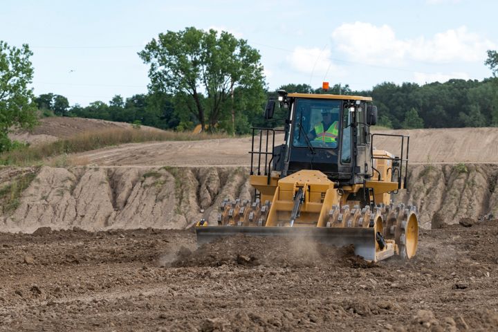 Уплотнитель грунта 815