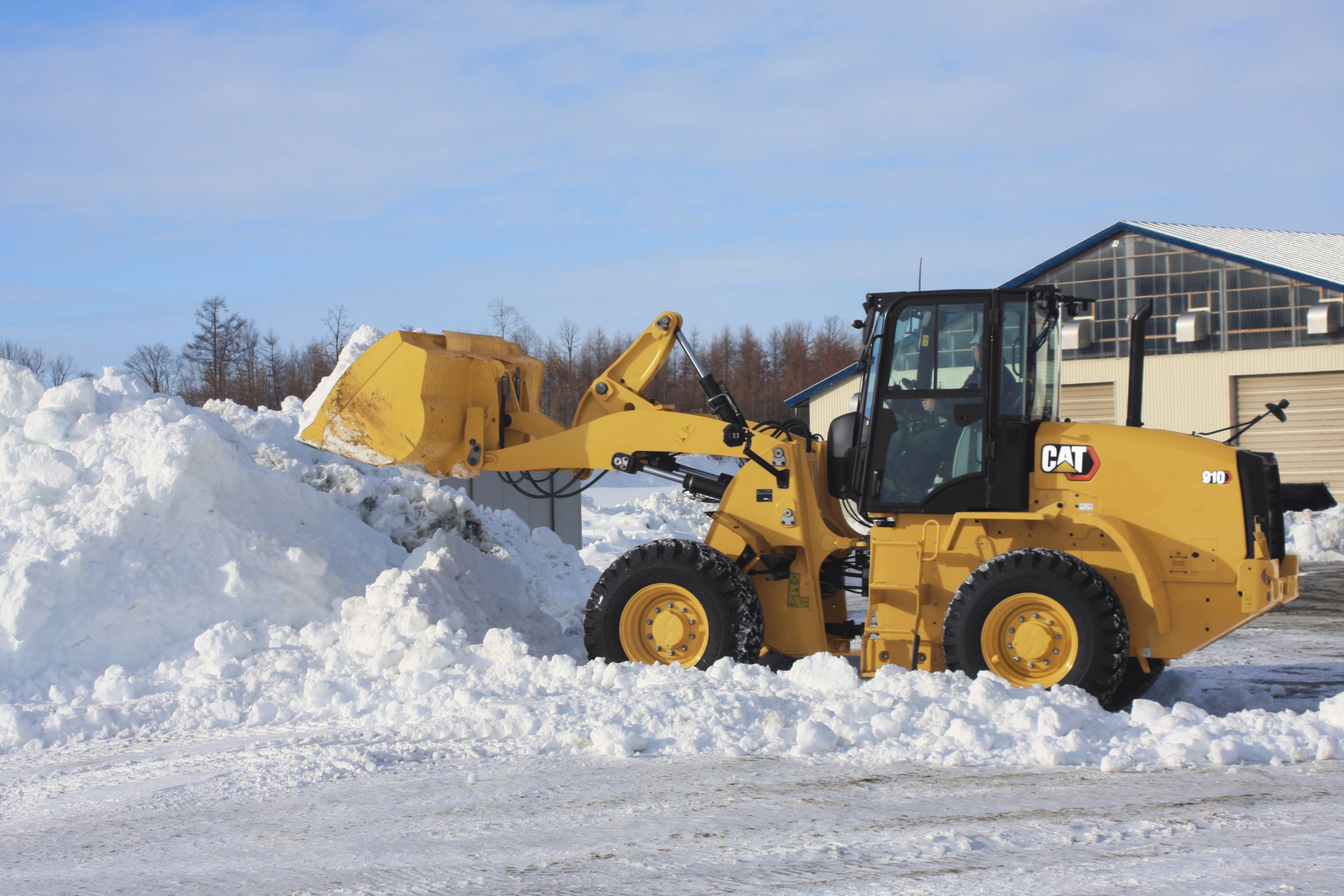 Cat® 910 Compact Wheel Loader