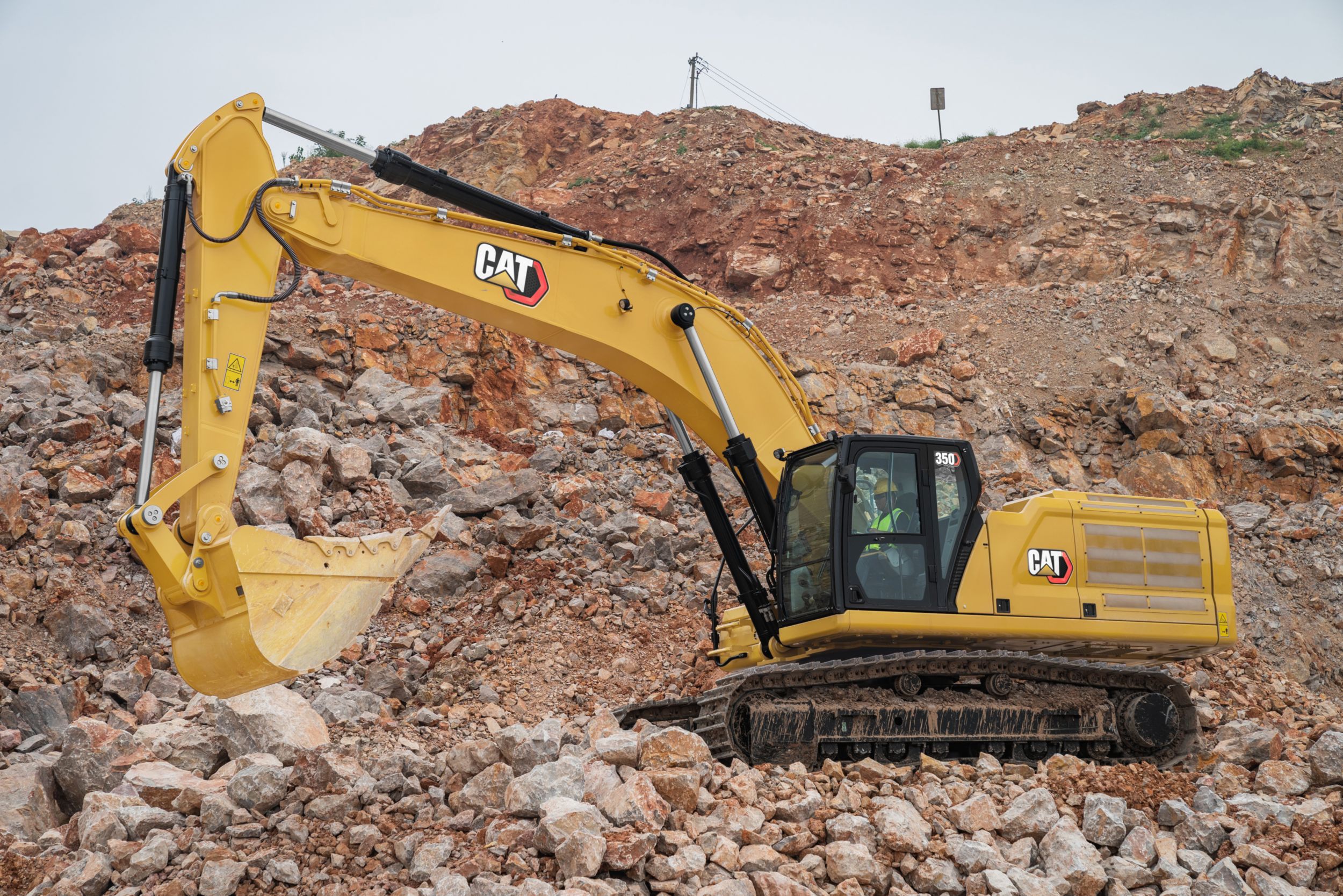 The 350 offers Power and Smart modes to help operators efficiently move material.