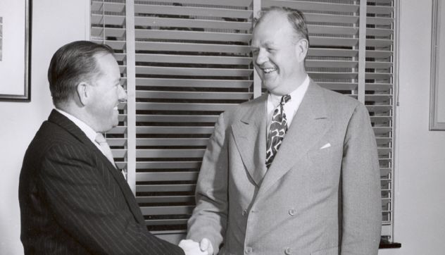 R. Purves, chairman and managing director of The Clyde Engineering Co. in Australia, and C.R. Osborn, vice president of GM and general manager of EMD, signalizing the signing of agreement. It will manufacture diesel locomotives at its works in Granville, New South Wales. Which benefits in low price and speedy delivery.