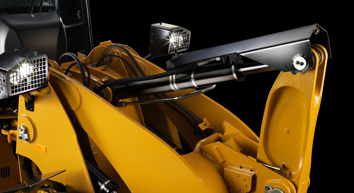 The Cat 914 & 920 Waste Handlers feature hydraulic cylinder snubbing so you can move more.