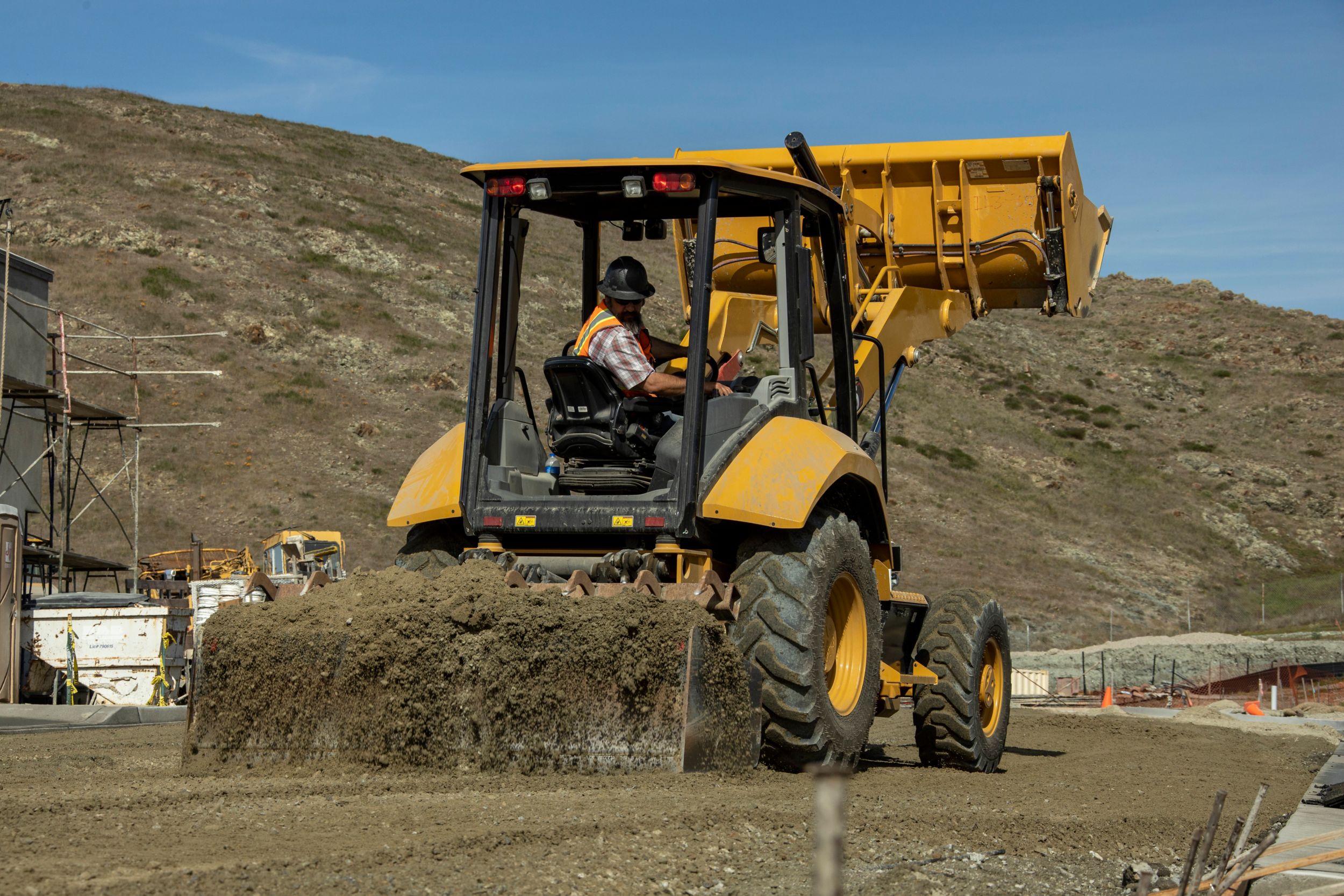 Center-Pivot Backhoe Loaders 415 IL