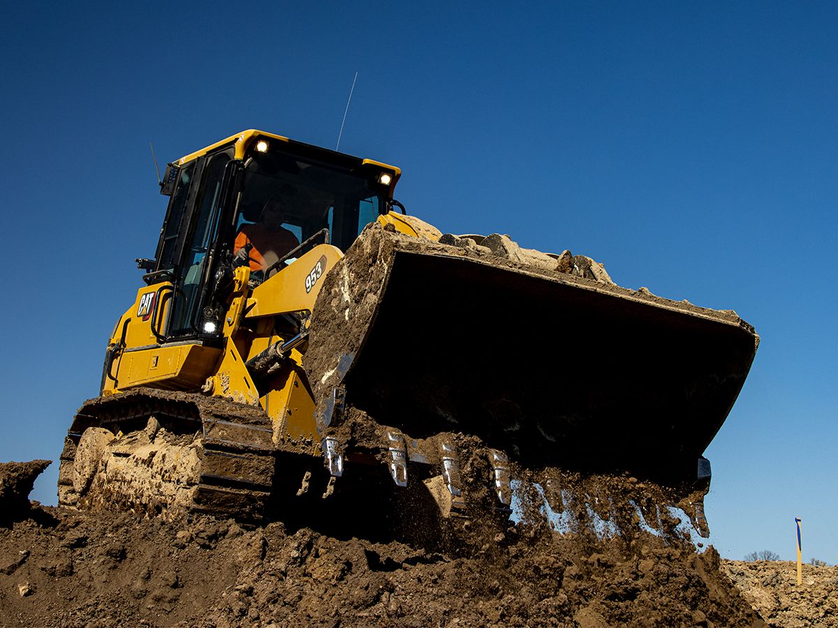 Cat 953 loader has plenty of carrying capacity