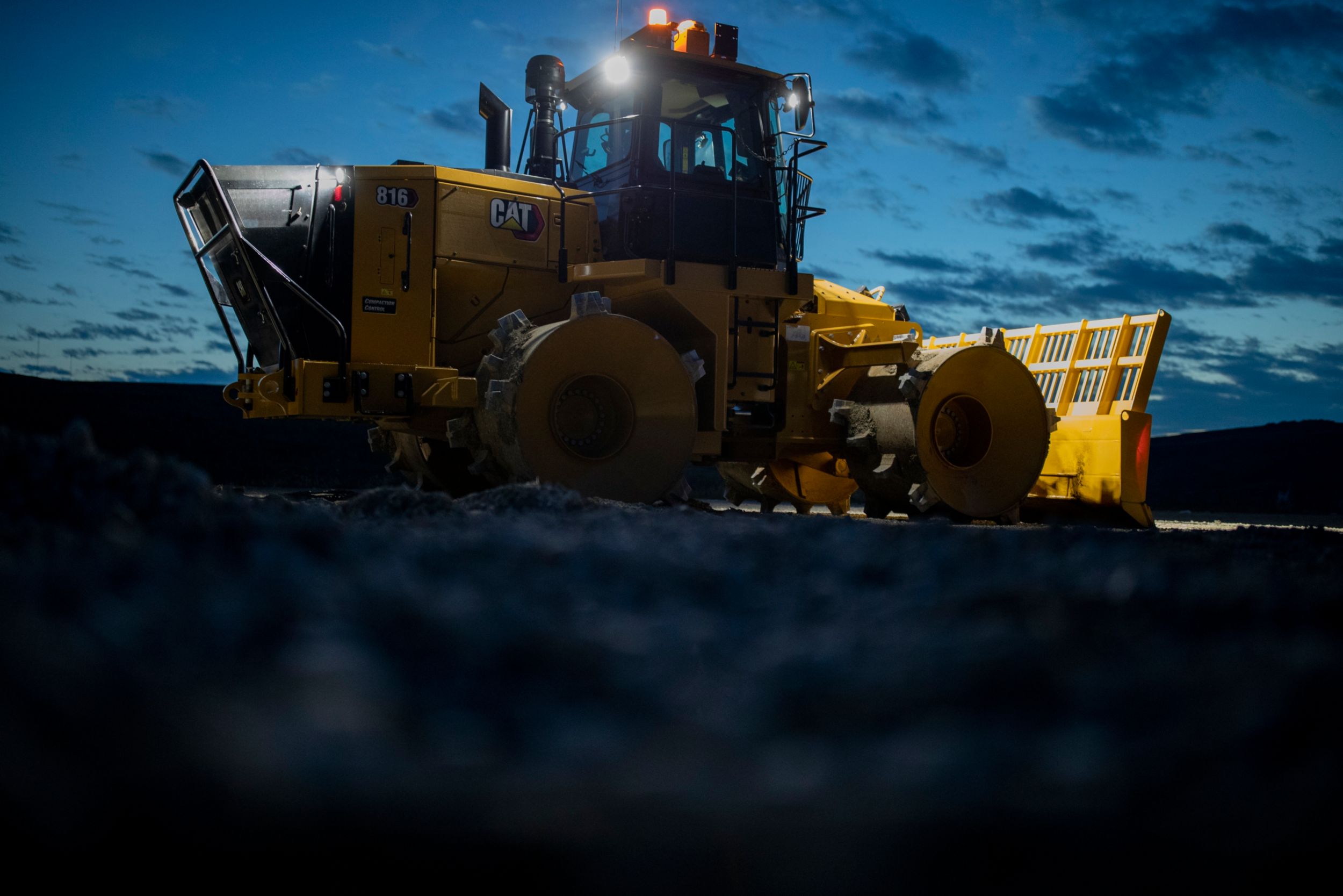 Kompaktor do prac na wysypiskach 816