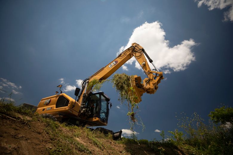 M320 working in a ditch