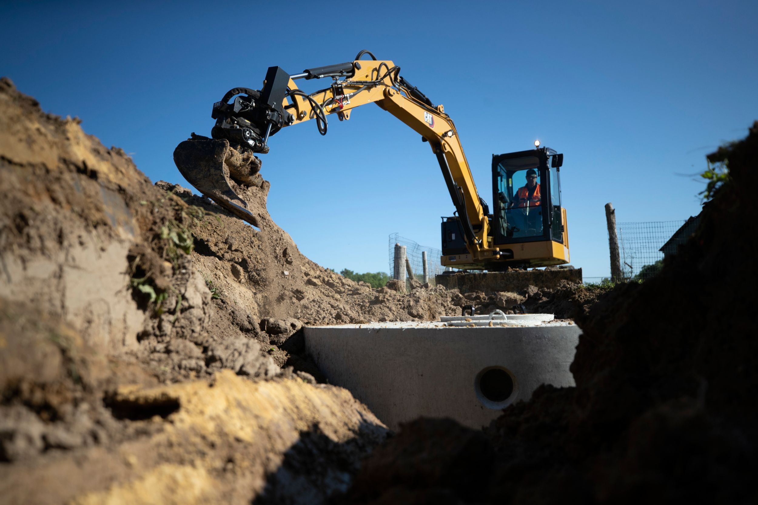 Cat-SMART-Grader-Scharmontage am Kompaktkettenlader. Links zum Video