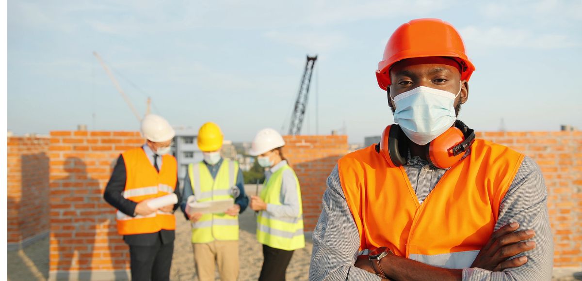 Equipment trends in 2021 - Construction Team Wearing Masks