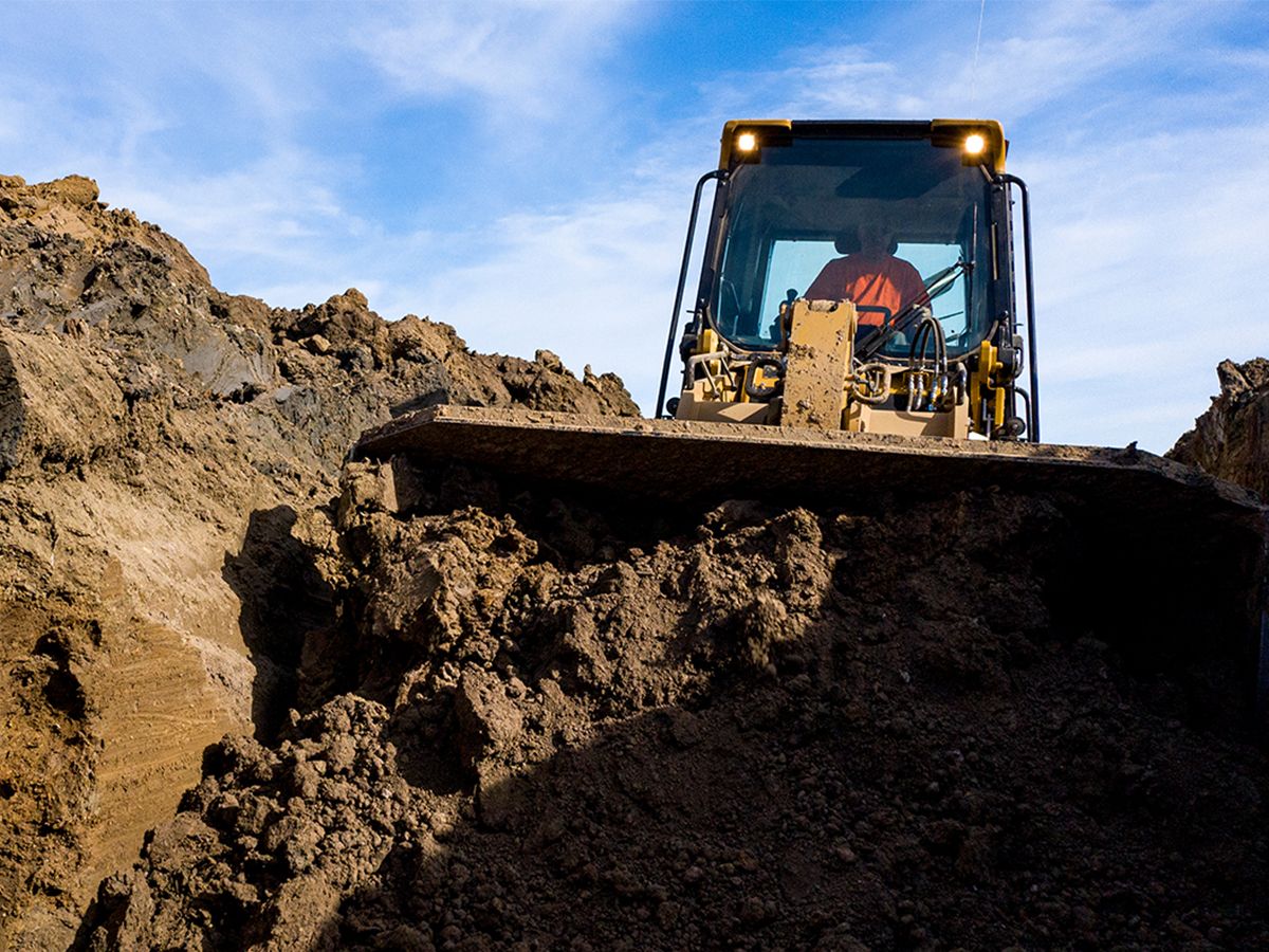 953 Track Loader is Easy to Operate