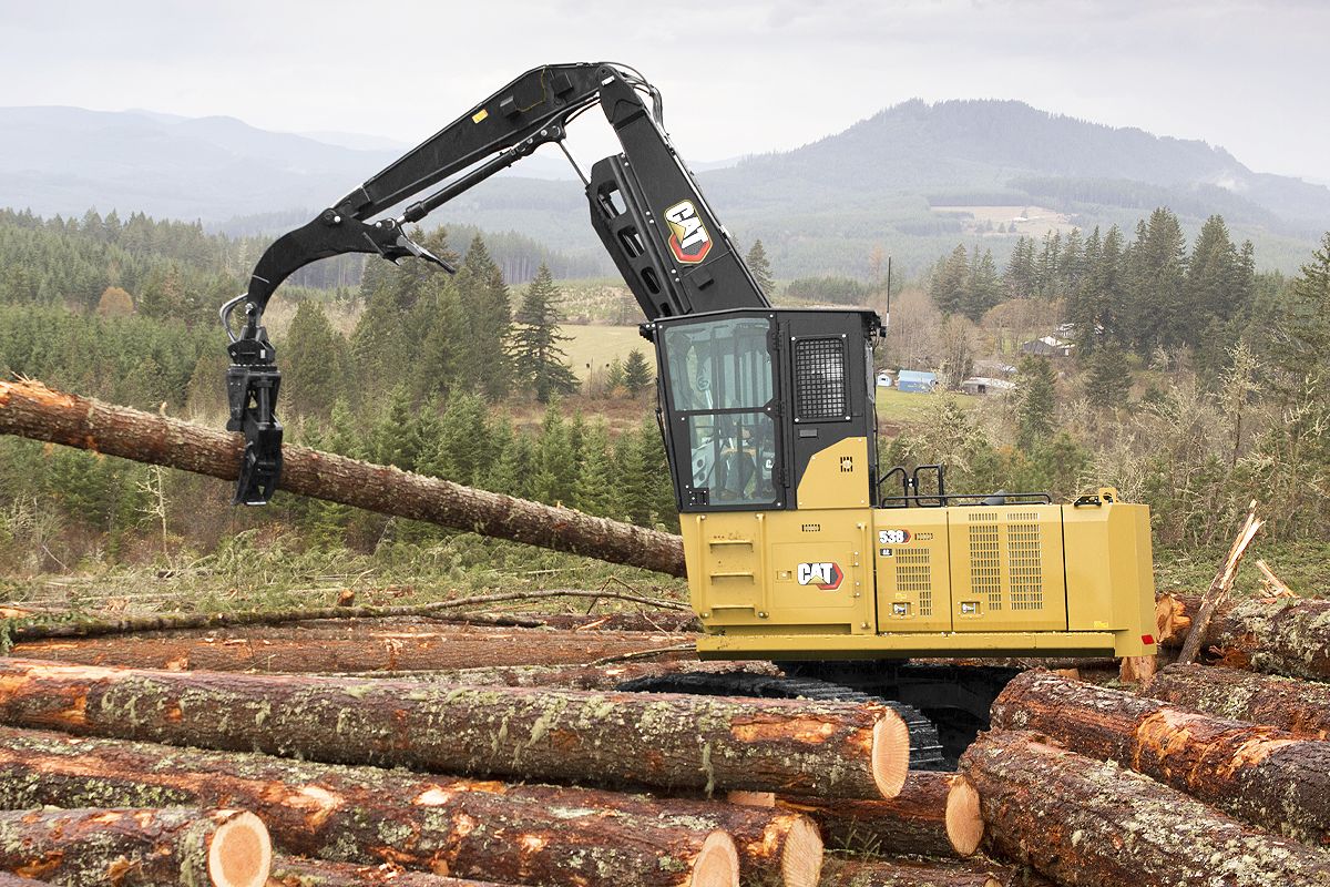 The Cat® FM538 forest machine can load trucks, process logs, build roads, and more with a choice of configurations and attachments.