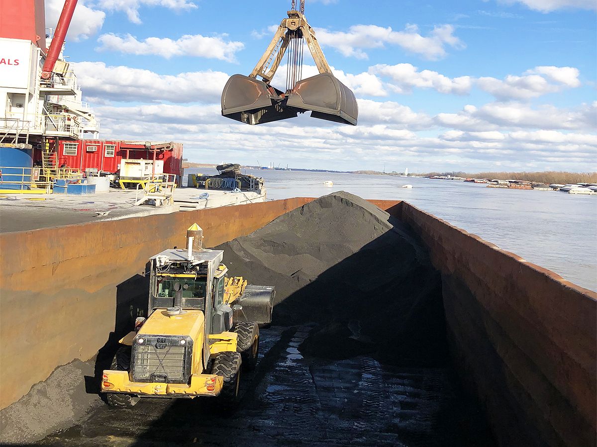 Cat Command dans une application de chargement de barge