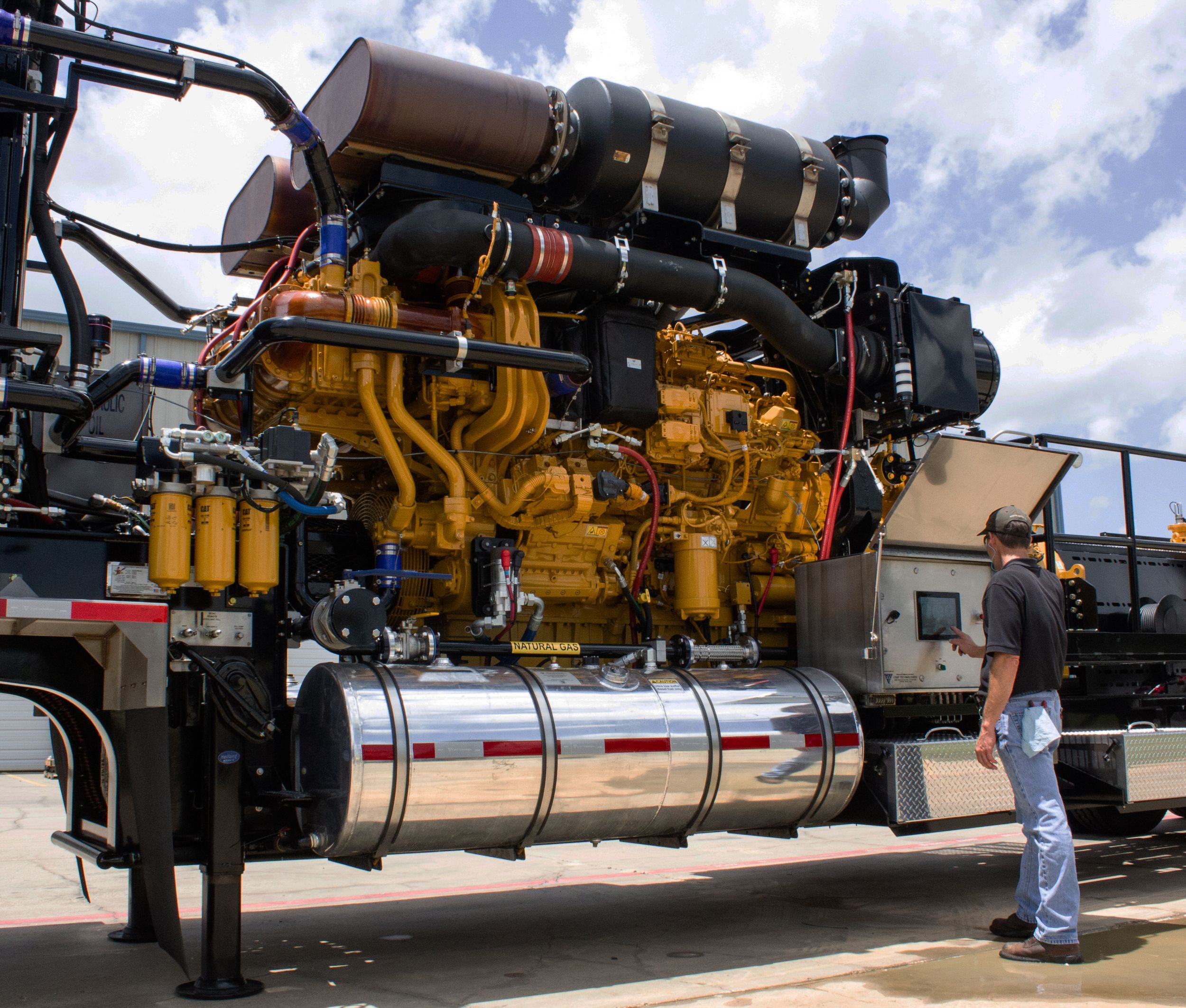 Caterpillar Cat 3512E Tier 4 Dynamic Gas Blending DGB Engine Wins 