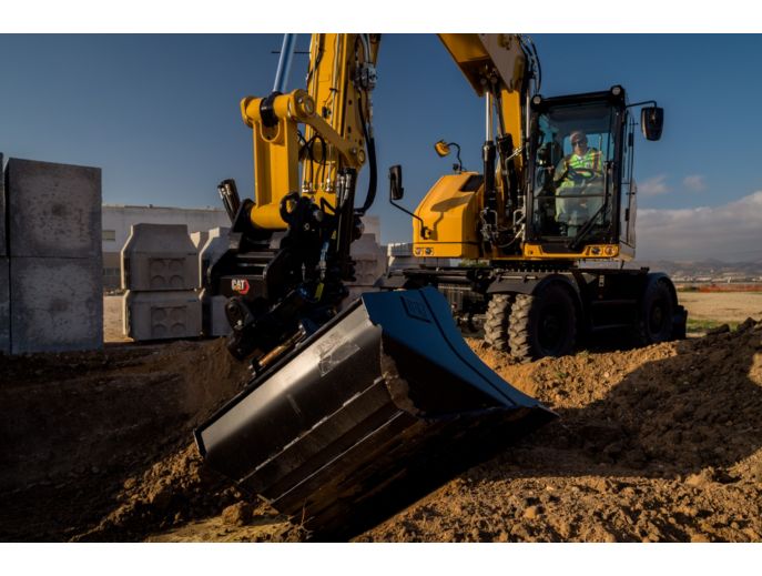 Achieve desired grade and dig on an angle with a Tiltrotator.