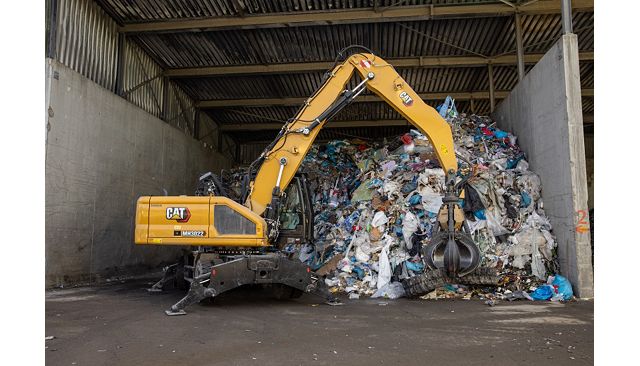 MH3022 with a grapple in a waste application