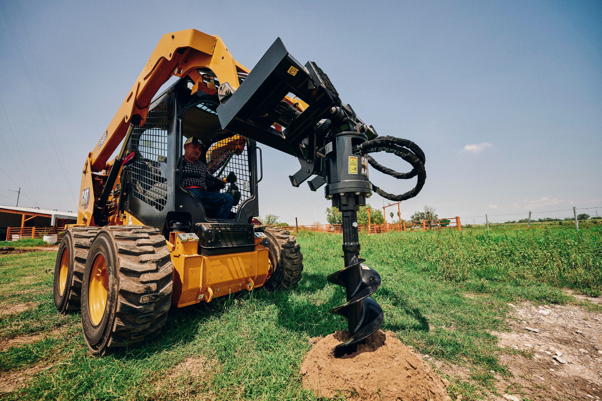 اللودر المزوَّد بسيور انزلاقية Cat® 236D3